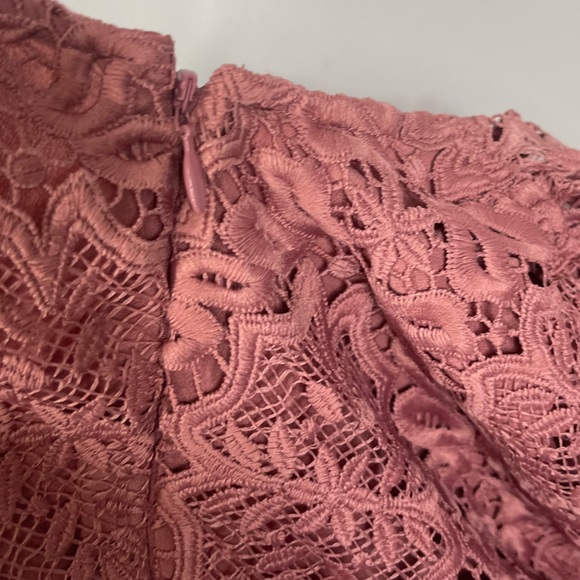 Lovers + Friends DREAM VACAY DRESS In Mauve Pink S Off Shoulder Revolve Lace - Picture 10 of 16